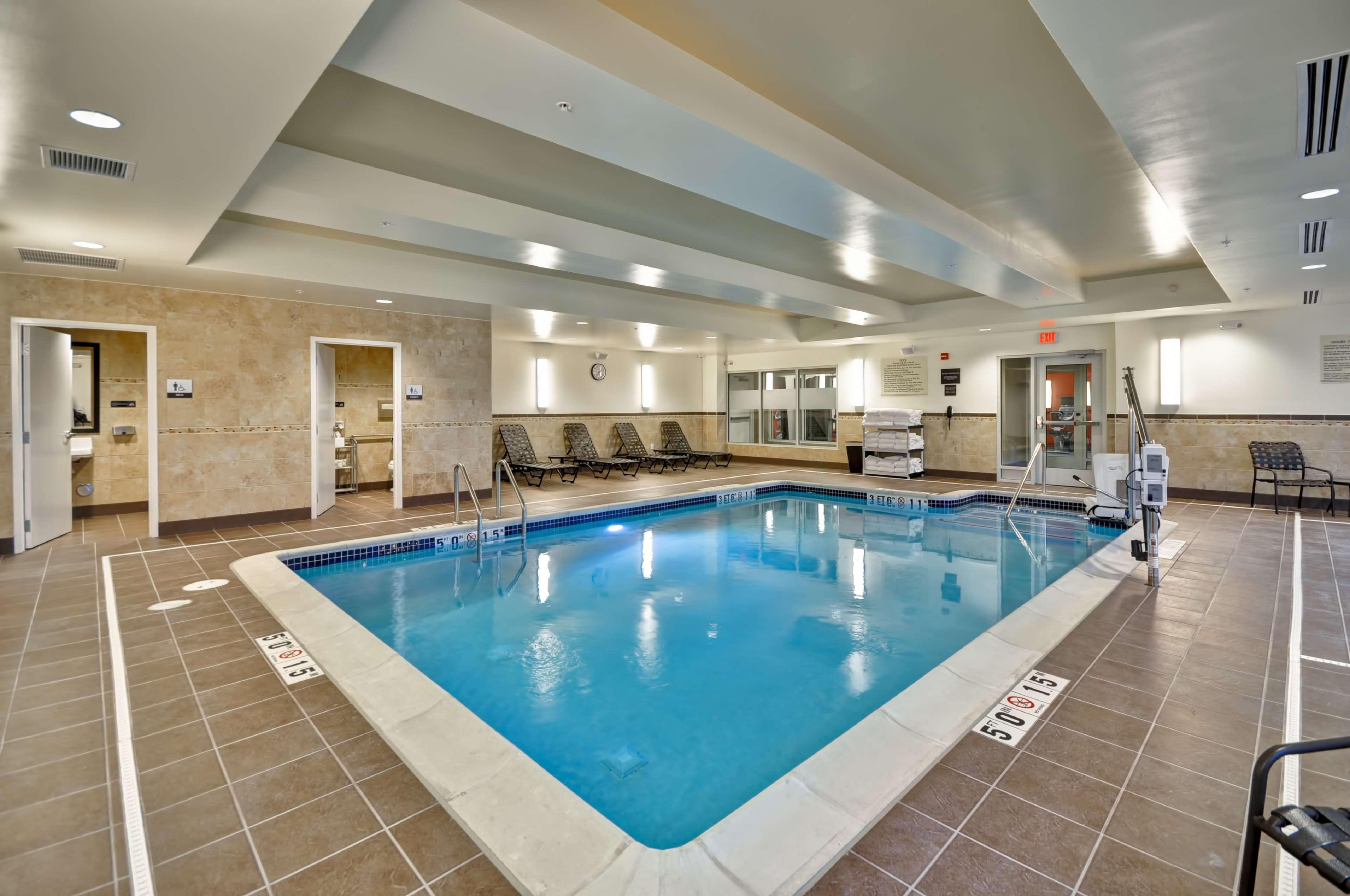 Hilton Garden Inn Detroit Troy Exteriör bild